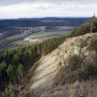 Blick von den Reinsbergen, im Hintergrund die Wachsenburg 